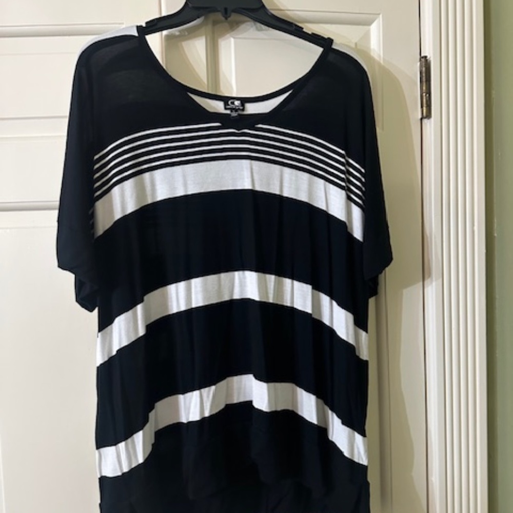 Cable & Gauge Black and White Striped Blouse, Size L, Great Condition!!!